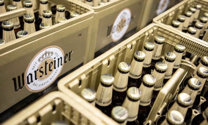 Gouden Warsteiner kratten in de brouwerij